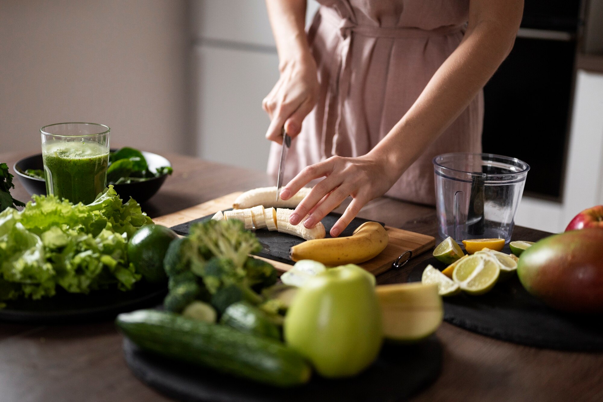 A weekly table with prepared meal components and a written planning grid
